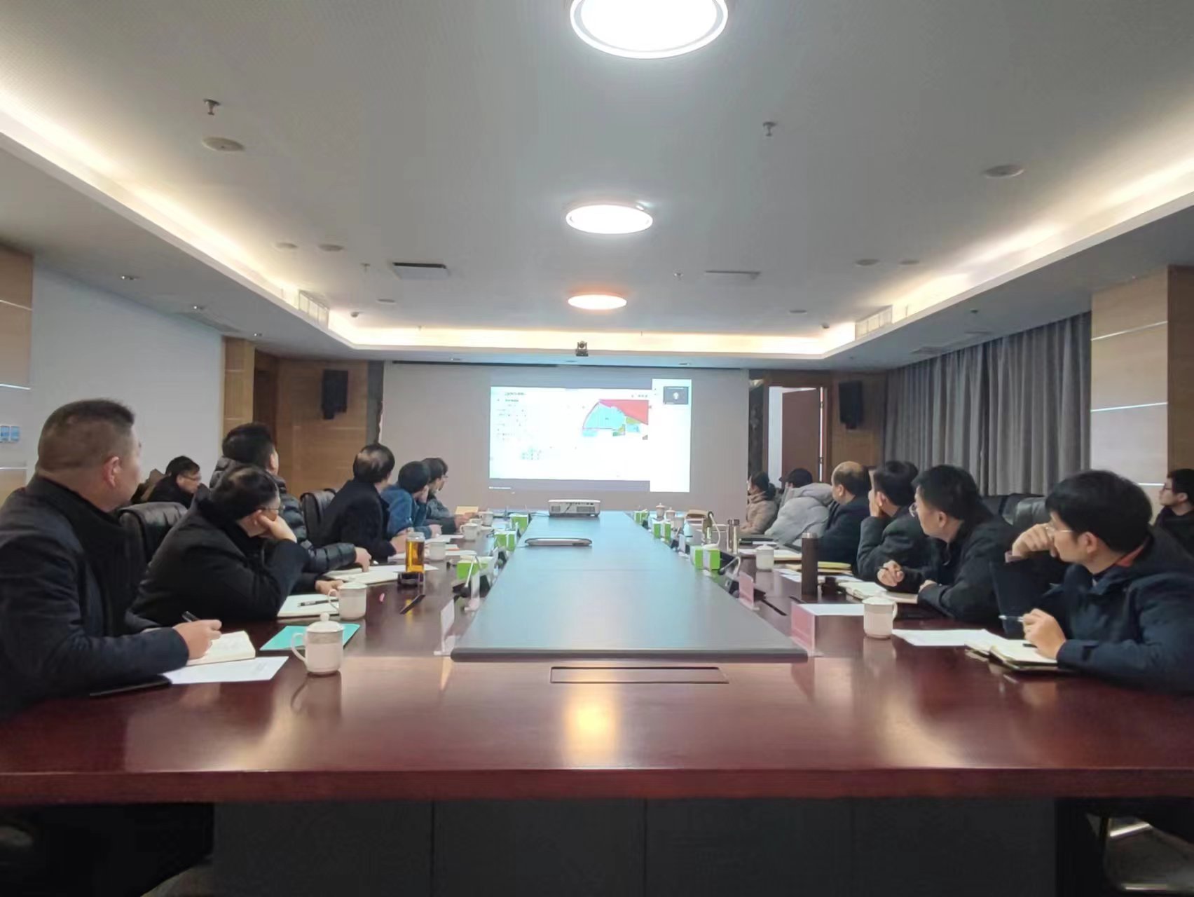 集團(tuán)召開黃海新區(qū)濱海片區(qū)供熱管道、公共2.jpg