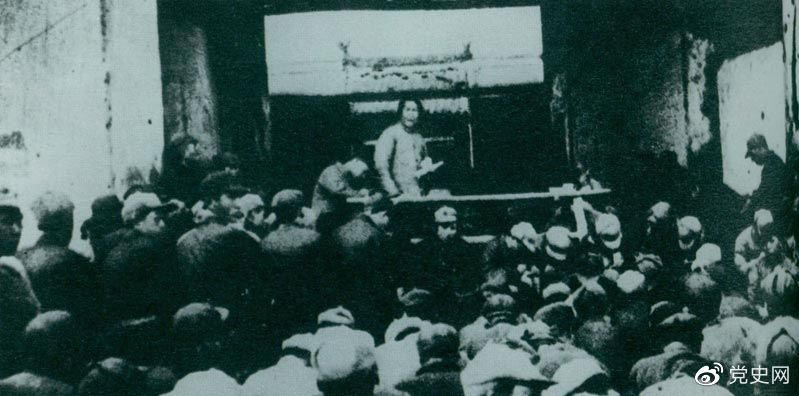 1935年12月27日，毛澤東在陜北瓦窯堡黨的活動(dòng)分子會(huì)議上作《論反對(duì)日本帝國(guó)主義的策略》報(bào)告。